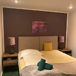 Besotel - 20 2 Standorte 35 Schlafzimmer 29 Badezimmer 52 Betten Fuer 73 Gaeste Appartement