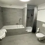 Besotel - 20 2 Standorte 35 Schlafzimmer 29 Badezimmer 52 Betten Fuer 73 Gaeste Erkrath