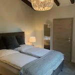 Apartment Besotel - 20 2 Standorte 35 Schlafzimmer 29 Badezimmer 52 Betten Fuer 73 Gaeste Erkrath