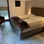 Besotel - 20 2 Standorte 35 Schlafzimmer 29 Badezimmer 52 Betten Fuer 73 Gaeste Apartmán *