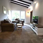 Appartement Besotel - 20 2 Standorte 35 Schlafzimmer 29 Badezimmer 52 Betten Fuer 73 Gaeste Erkrath