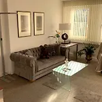 Besotel - 20 2 Standorte 35 Schlafzimmer 29 Badezimmer 52 Betten Fuer 73 Gaeste *