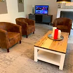Besotel - 20 2 Standorte 35 Schlafzimmer 29 Badezimmer 52 Betten Fuer 73 Gaeste דירה