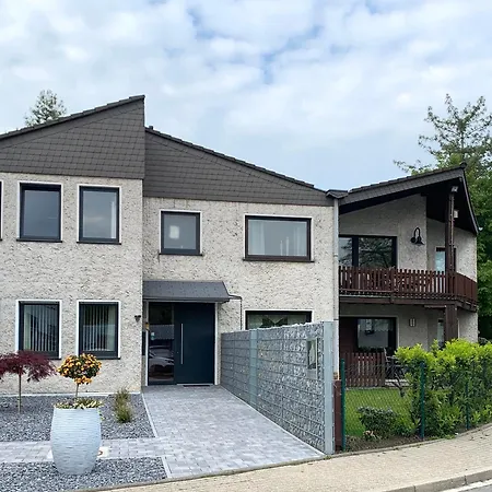 Besotel Erkrath- Schicke Oder Zentral Naehe Bahnhof Und Autobahn Im Neandertal Mit Glasfaser Wlan Und Freies Parken Apartment