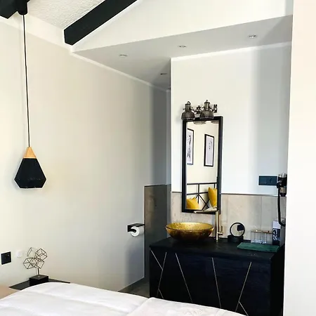 Besotel - 20 2 Standorte 35 Schlafzimmer 29 Badezimmer 52 Betten Fuer 73 Gaeste *
