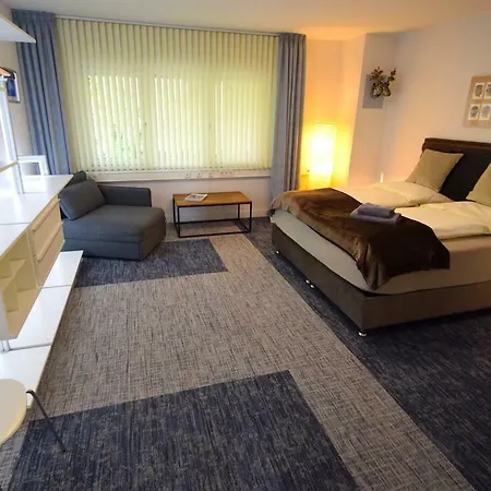 Besotel - 20 2 Standorte 35 Schlafzimmer 29 Badezimmer 52 Betten Fuer 73 Gaeste Apartmán Erkrath