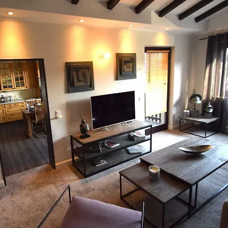 Besotel - 20 2 Standorte 35 Schlafzimmer 29 Badezimmer 52 Betten Fuer 73 Gaeste *