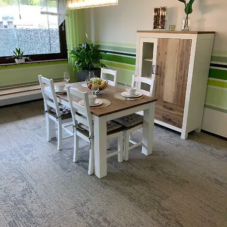 Besotel - 20 2 Standorte 35 Schlafzimmer 29 Badezimmer 52 Betten Fuer 73 Gaeste Apartmán Erkrath