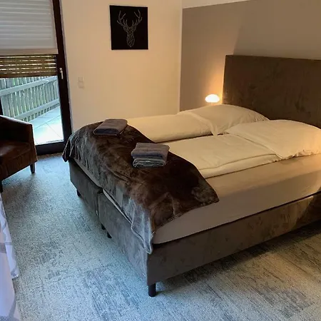 Besotel - 20 2 Standorte 35 Schlafzimmer 29 Badezimmer 52 Betten Fuer 73 Gaeste Apartmán *