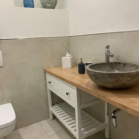 Besotel - 20 2 Standorte 35 Schlafzimmer 29 Badezimmer 52 Betten Fuer 73 Gaeste *