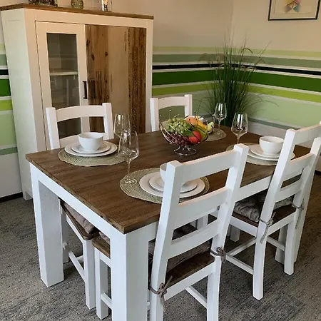 Besotel - 20 2 Standorte 35 Schlafzimmer 29 Badezimmer 52 Betten Fuer 73 Gaeste Apartmán Erkrath