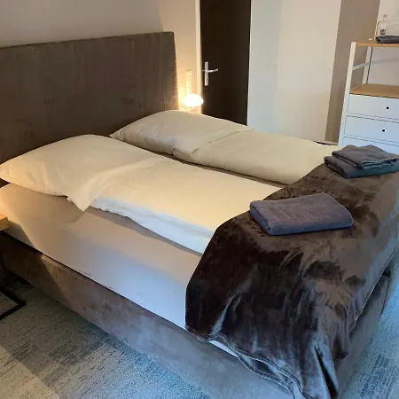 Besotel - 20 2 Standorte 35 Schlafzimmer 29 Badezimmer 52 Betten Fuer 73 Gaeste Apartmán