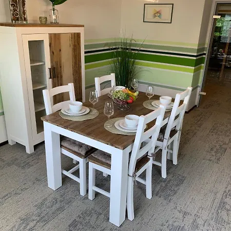 Besotel - 20 2 Standorte 35 Schlafzimmer 29 Badezimmer 52 Betten Fuer 73 Gaeste Apartmán Erkrath