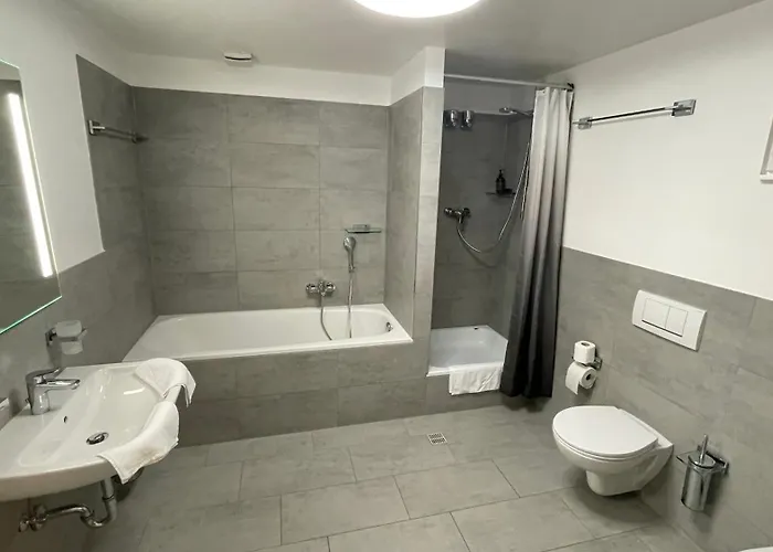 Besotel - 20 2 Standorte 35 Schlafzimmer 29 Badezimmer 52 Betten Fuer 73 Gaeste Erkrath