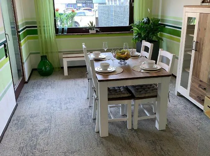 Apartament Besotel - 20 2 Standorte 35 Schlafzimmer 29 Badezimmer 52 Betten Fuer 73 Gaeste Erkrath