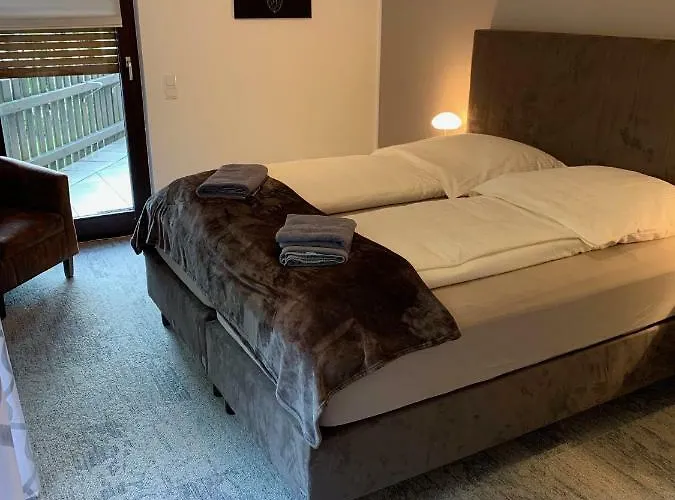 Besotel - 20 2 Standorte 35 Schlafzimmer 29 Badezimmer 52 Betten Fuer 73 Gaeste Apartament *