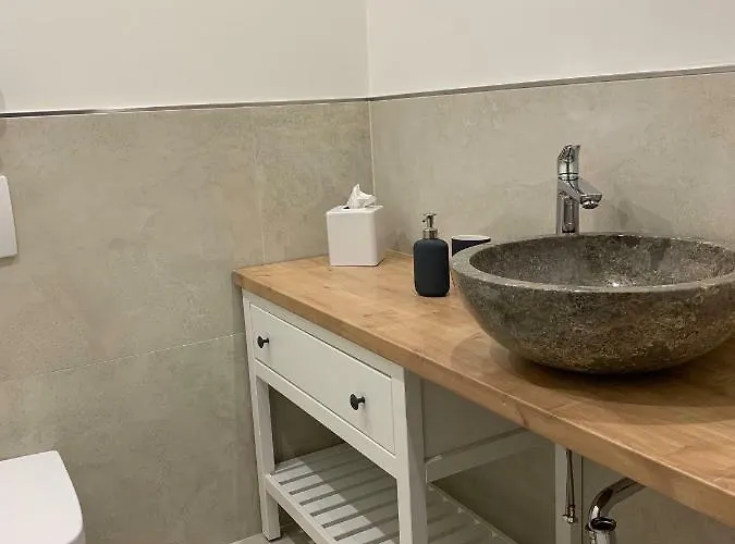 Besotel - 20 2 Standorte 35 Schlafzimmer 29 Badezimmer 52 Betten Fuer 73 Gaeste *