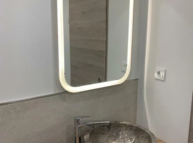 Besotel - 20 2 Standorte 35 Schlafzimmer 29 Badezimmer 52 Betten Fuer 73 Gaeste Erkrath