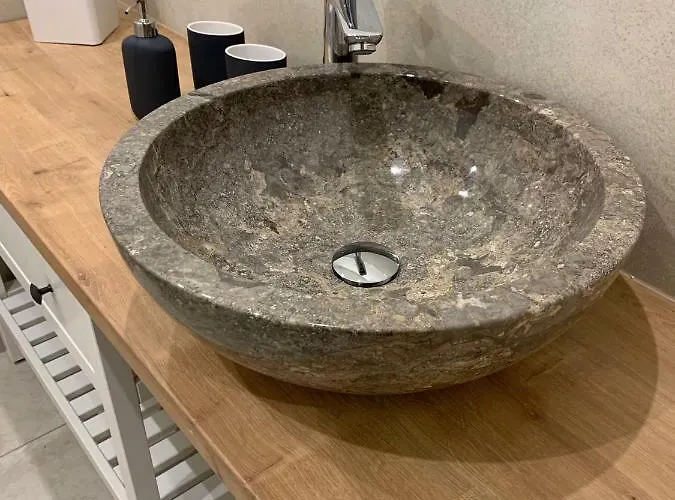 Besotel - 20 2 Standorte 35 Schlafzimmer 29 Badezimmer 52 Betten Fuer 73 Gaeste Erkrath