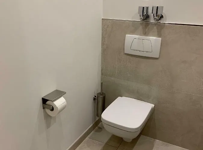 Apartament Besotel - 20 2 Standorte 35 Schlafzimmer 29 Badezimmer 52 Betten Fuer 73 Gaeste Erkrath