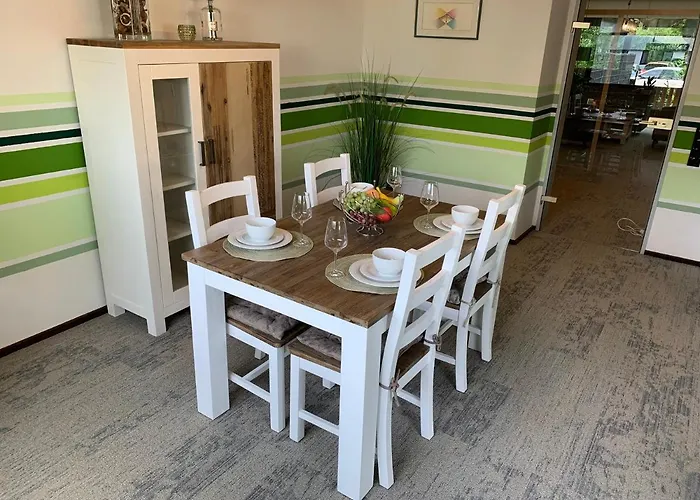 Besotel - 20 2 Standorte 35 Schlafzimmer 29 Badezimmer 52 Betten Fuer 73 Gaeste Apartament Erkrath